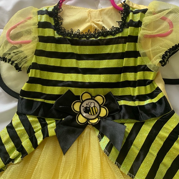 Sweet bumblebee costume😍 - Picture 4 of 5
